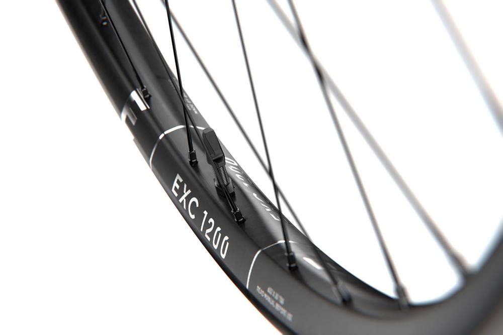 DT Swiss Laufrad EXC 1200 Classic 29" 622 x 30 mm Schwarz - leichtes Carbon-Enduro-Laufrad