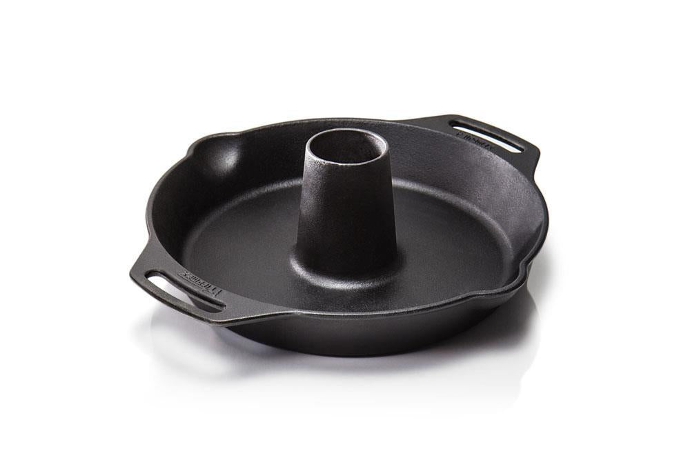 Petromax Gusseiserner Geflügelbräter cf30, Ø30cm, für saftiges Hähnchen oder Ente im Ofen oder Grill, mit Vertiefung für Kräuter, gleichmäßige Hitzeverteilung
