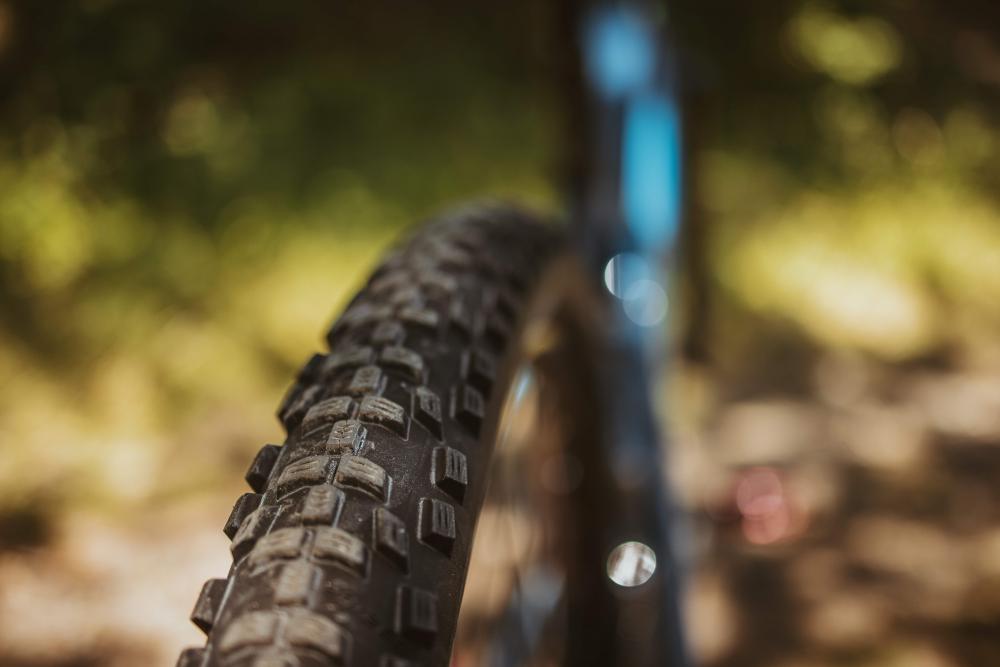Schwalbe Smart Sam 26x2.10 ADDIX RaceGuard Performance Line Fahrradreifen Detailaufnahme des Reifenprofils.