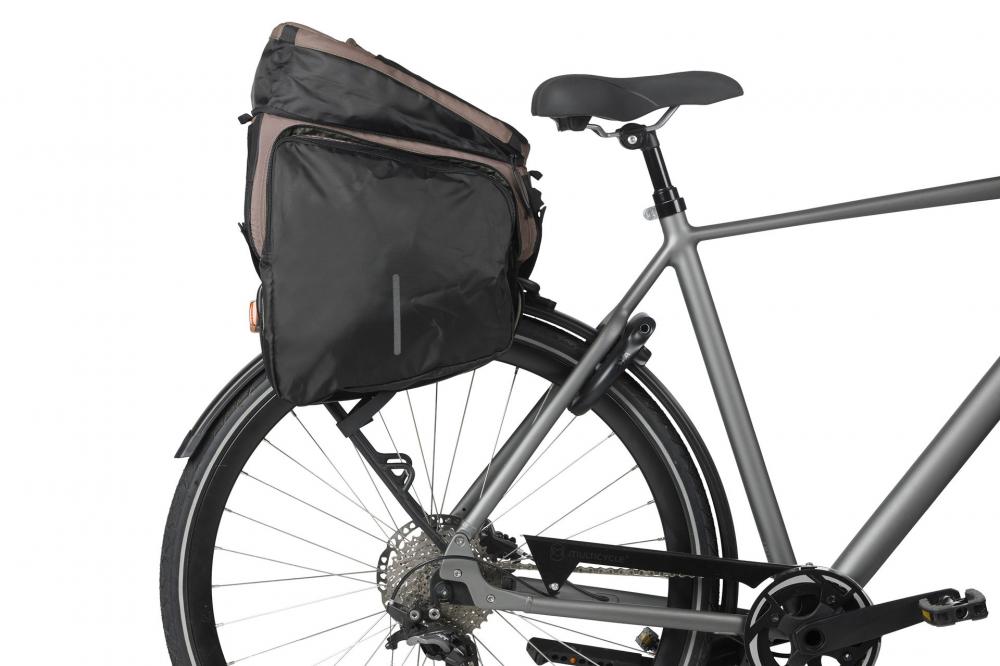 Basil Move Gepäckträgertasche 10-26 Liter Brau­n - recyceltes Polyester, MIK-Befestigung, erweiterbar, reflektierend