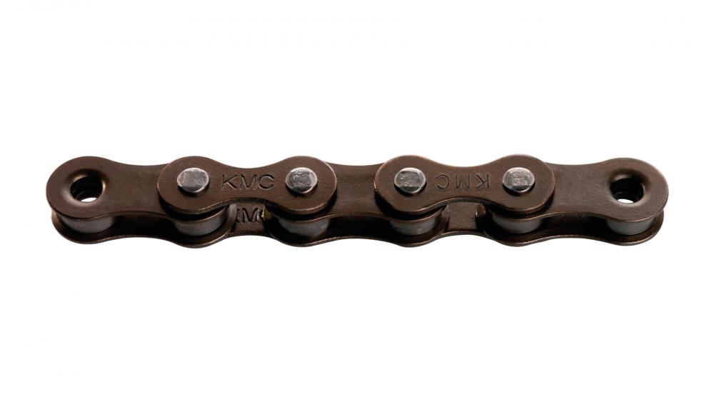 KMC Z1 WIDE Fahrradkette für Nabenschaltung, 1-fach, rostfrei, 1/2 x 1/8 Zoll, braune Kettenglieder Nahaufnahme.