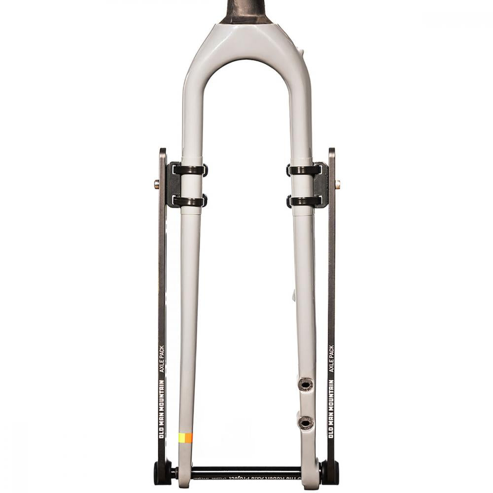 Old Man Mountain Axle Pack One Size Schwarz - leichter Axial-Halter für zusätzliches Gepäck