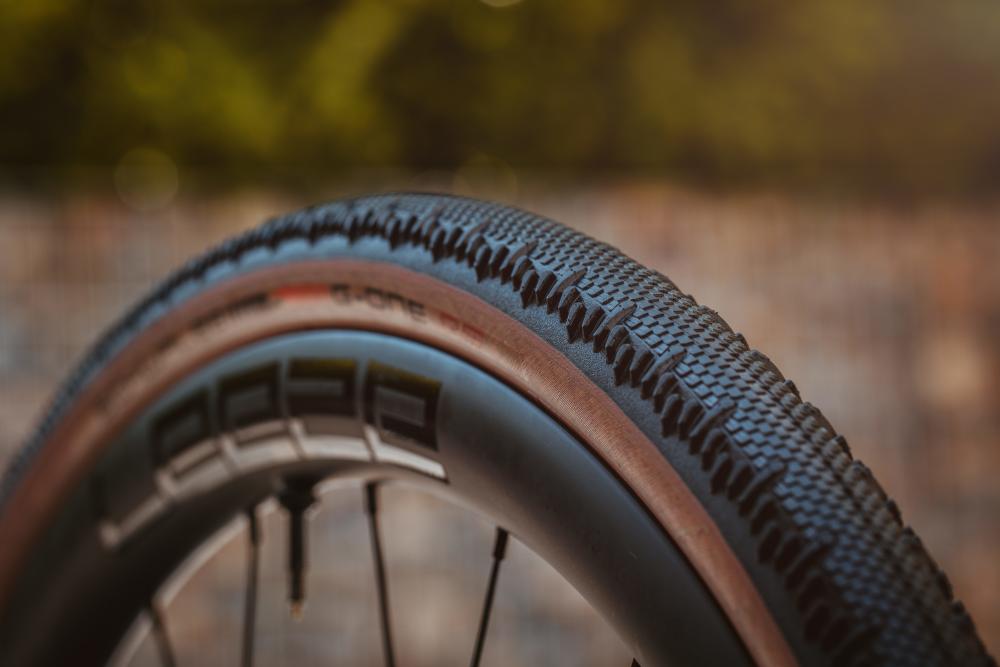Schwalbe Faltreifen G-ONE RS PRO V-Guard 40-622 Schwarz - maximaler Gravel-Speed