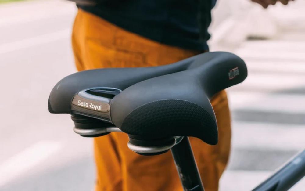 Schwarzer Selle Royal Ellipse Relaxed Unisex Fahrradsattel für entspannten Fahrkomfort.