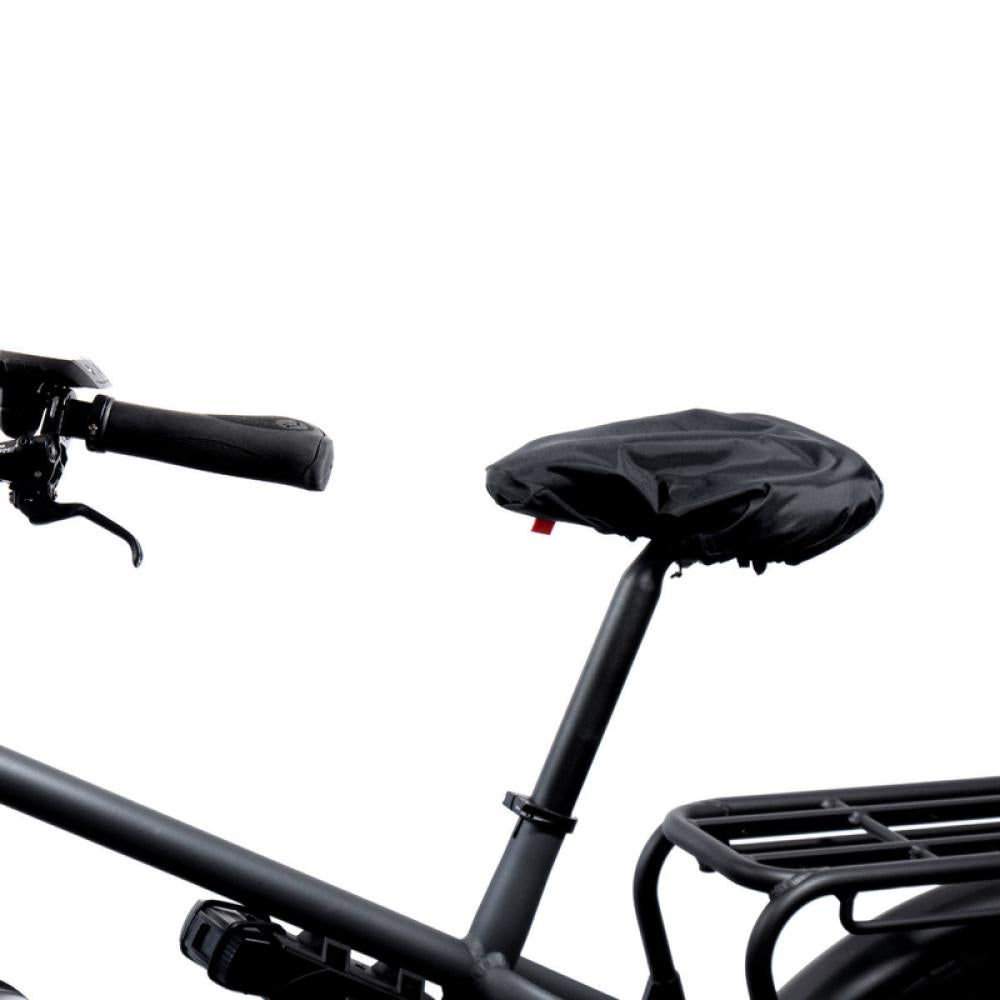 Fahrer Sattelschutz Kappe XL Extra breit schwarz auf Fahrradsattel.