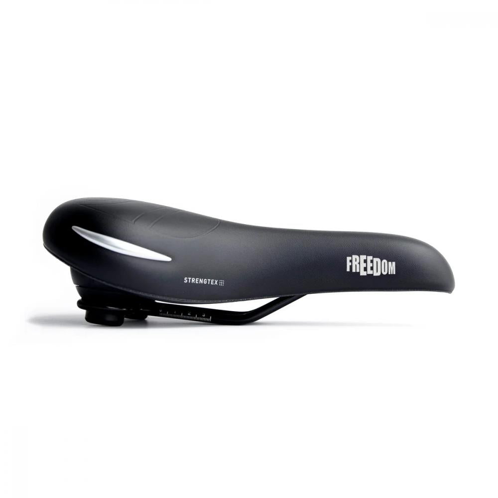 Schwarzer Selle Royal Freedom Strengtex Moderate Unisex Fahrradsattel mit silbernen Akzenten.
