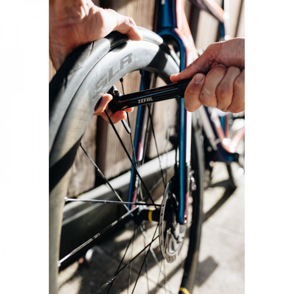 Zéfal Miniluftpumpe Road Micro Schwarz Schwarz - zuverlässige Pumpe für Rennrad & Triathlon