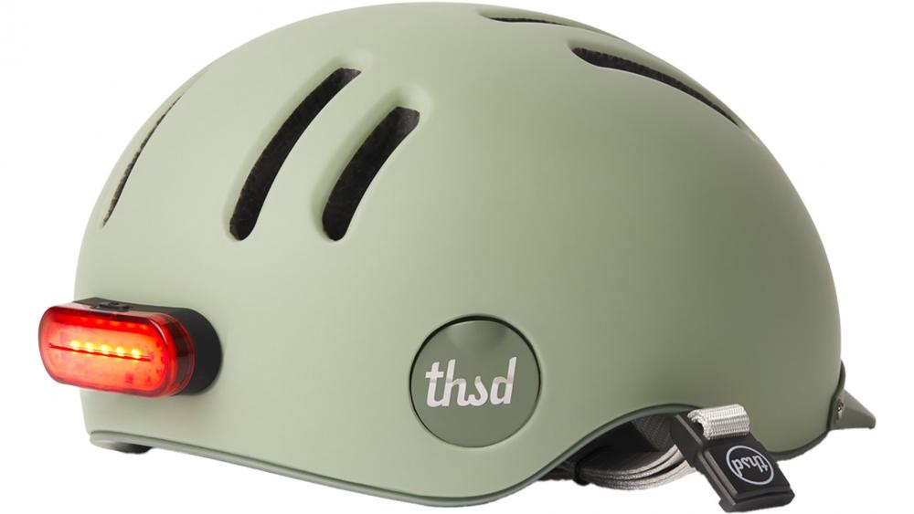Thousand Chapter Desert Sage MIPS Fahrradhelm Größe M mit rotem Rücklicht und Belüftungskanälen.