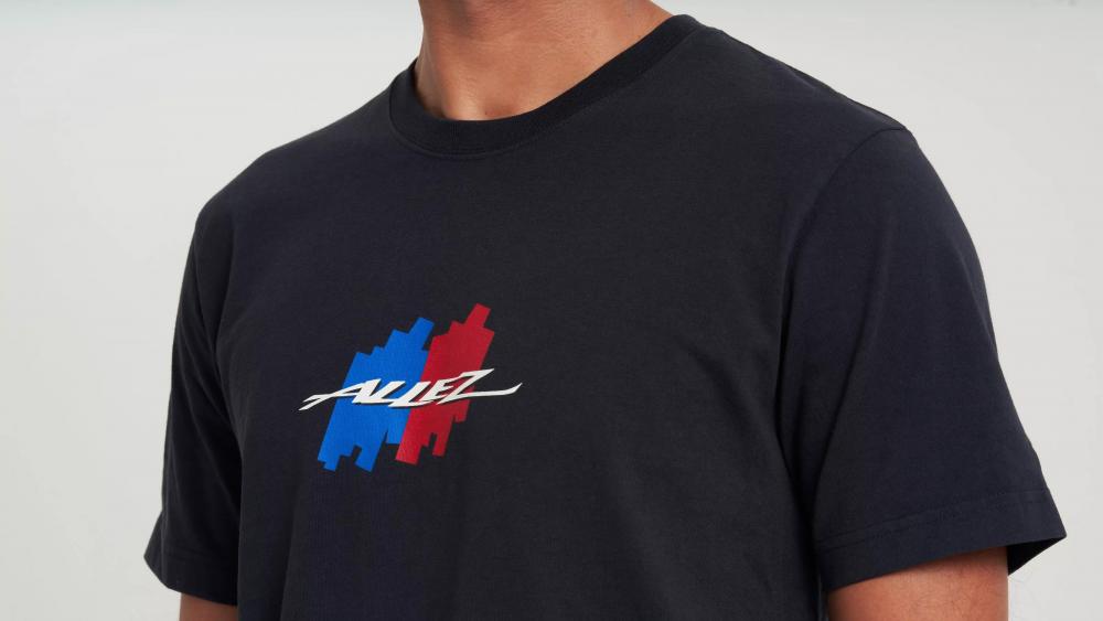 HERITAGE TEE SS BLK XS - Schwarzes Kurzarm T-Shirt aus hochwertiger Baumwolle - Bekleidung