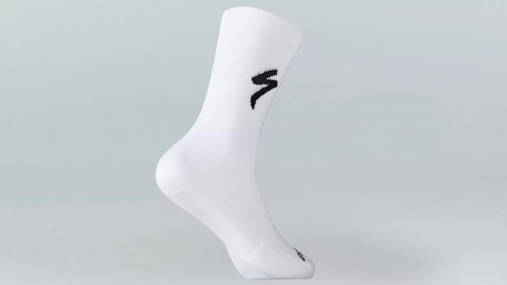SOFT AIR TALL LOGO SOCK WHT/BLK L - Hohe Sportsocken mit Logo in Weiß/Schwarz - Bekleidung
