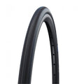 Schwarzer Schwalbe Rightrun 24x1.00" (25-540) Draht Fahrradreifen mit Wellenprofil auf Felge.