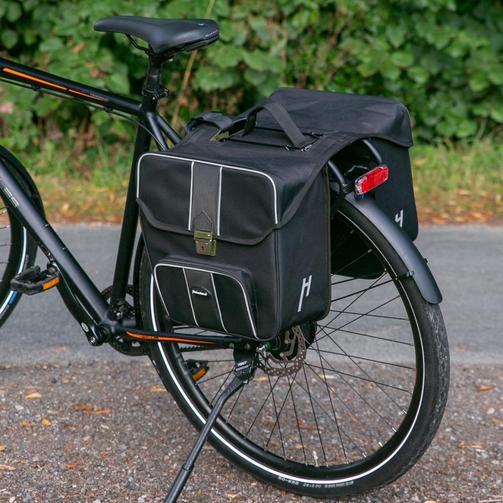 Haberland Doppeltasche 31l Safe schwarz am Hinterrad eines Fahrrads für Alltag und Touren.