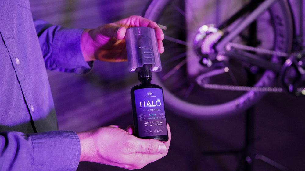 Finish Line Kettenschmiermittel HALO Wet Lube, 120 ml Flasche mit Smart Luber und Ersatz-Pads, Hochleistungs-Kettenschmierstoff für alle Wetterbedingungen: nass, feucht und trocken