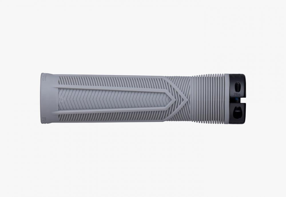 Race Face Chester Lock-On Griff 136/31mm grau/schwarz für sicheren Halt und Kontrolle am Lenker.