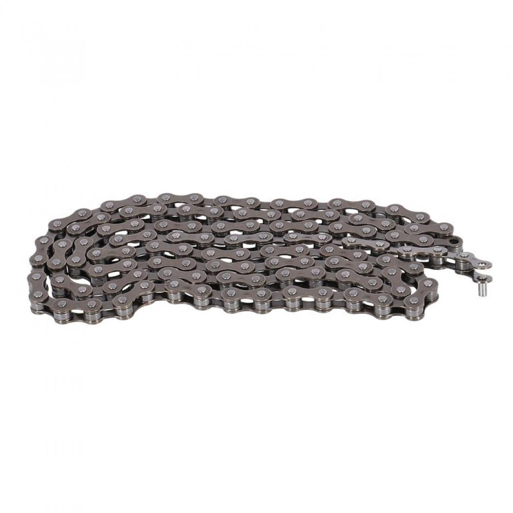 SunRace Kette Single Speed 1/2Z x 1/8Z, 112 Glieder, schwarz auf weißem Hintergrund.