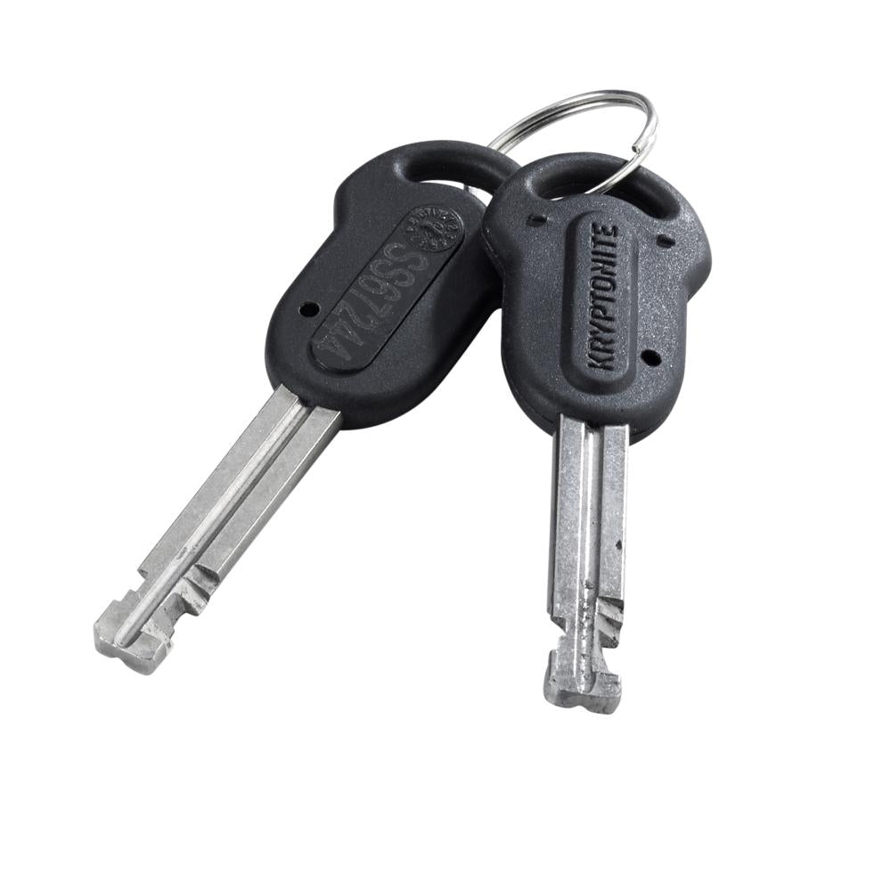 Zwei schwarze ergonomische Kryptonite Keeper 785 I.C. Kettenschloss Schlüssel am Ring.