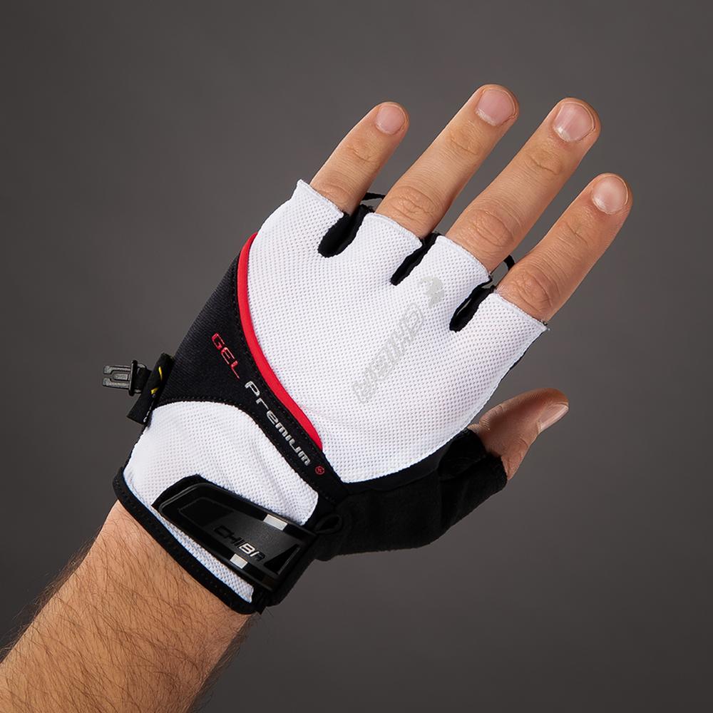 Weiße CHIBA Gel Premium Fahrradhandschuhe XXL mit Gelpolster und Belüftung an einer Hand getragen.