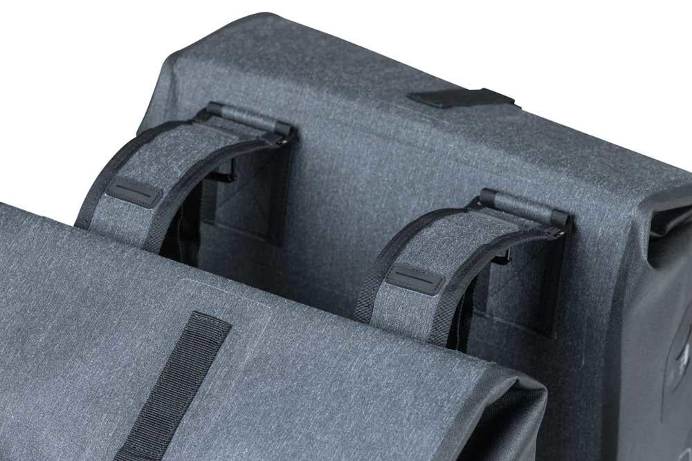 Basil Urban Dry Doppeltasche anthrazit, 50l wasserdichte Fahrradtasche für Gepäckträger.