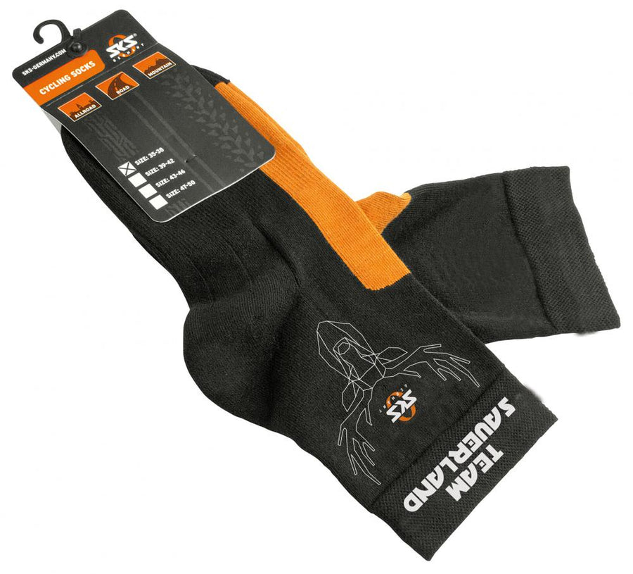 SKS Radsocken 35-38 schwarz-orange, atmungsaktiv, feuchtigkeitsregulierend, mit verstärkter Sohle für Rennrad & MTB.