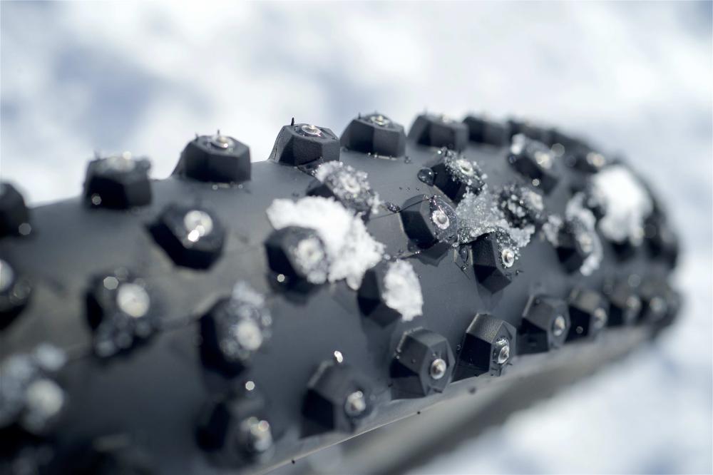 Schwalbe Drahtreifen ICE SPIKER PRO Performance 28x2,6 Zoll (65-622) Schwarz - maximaler Grip auf Eis und Schnee