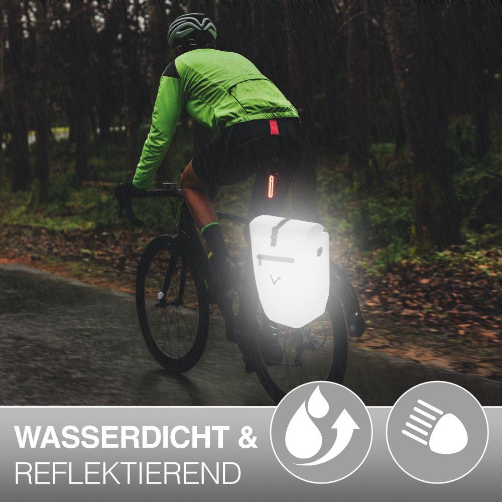 Valkental Gepäckträgertasche ValkBasic reflective 20L am Fahrrad im Regen. Wasserdicht & reflektierend.