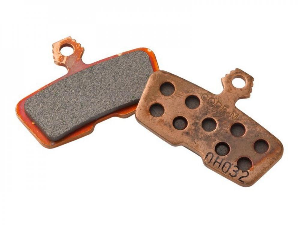 Zwei SRAM AVID Code Scheibenbremsbeläge gesintert/Stahl für Fahrräder. Einer zeigt Belag, der andere die Rückplatte mit "CODE