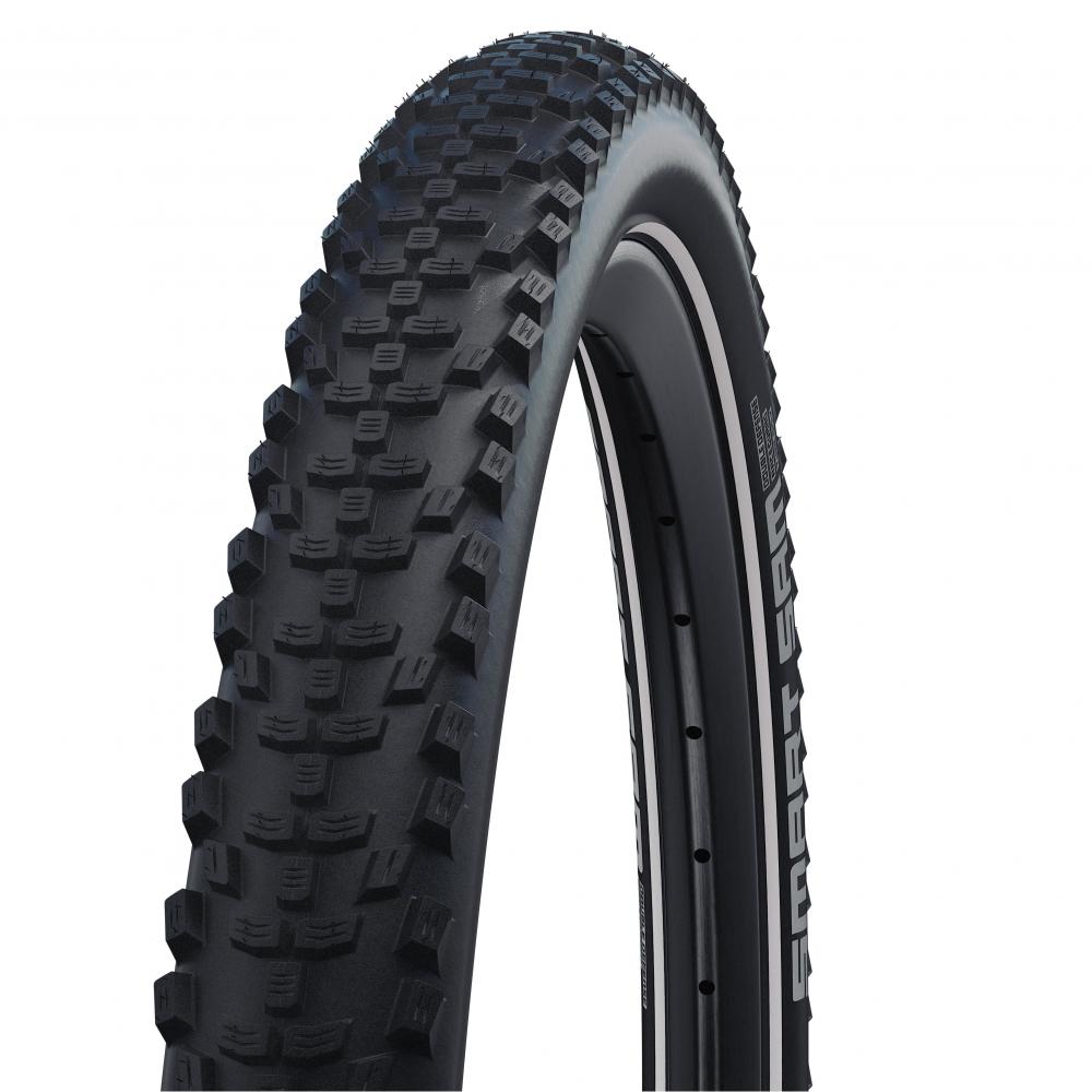 Schwalbe Drahtreifen Smart Sam Plus Performance MTB Allroundreifen, schwarz mit Reflexstreifen und grobstolligem Profil.