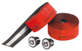 Prologo Skintouch rotes Lenkerband und Endstopfen für Fahrradlenker auf weißem Hintergrund.