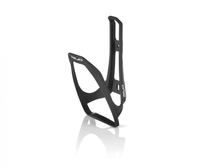 XLC Trinkflaschenhalter in Schwarz, seitliche Ansicht mit Reflexion, ideal für Fahrrad.