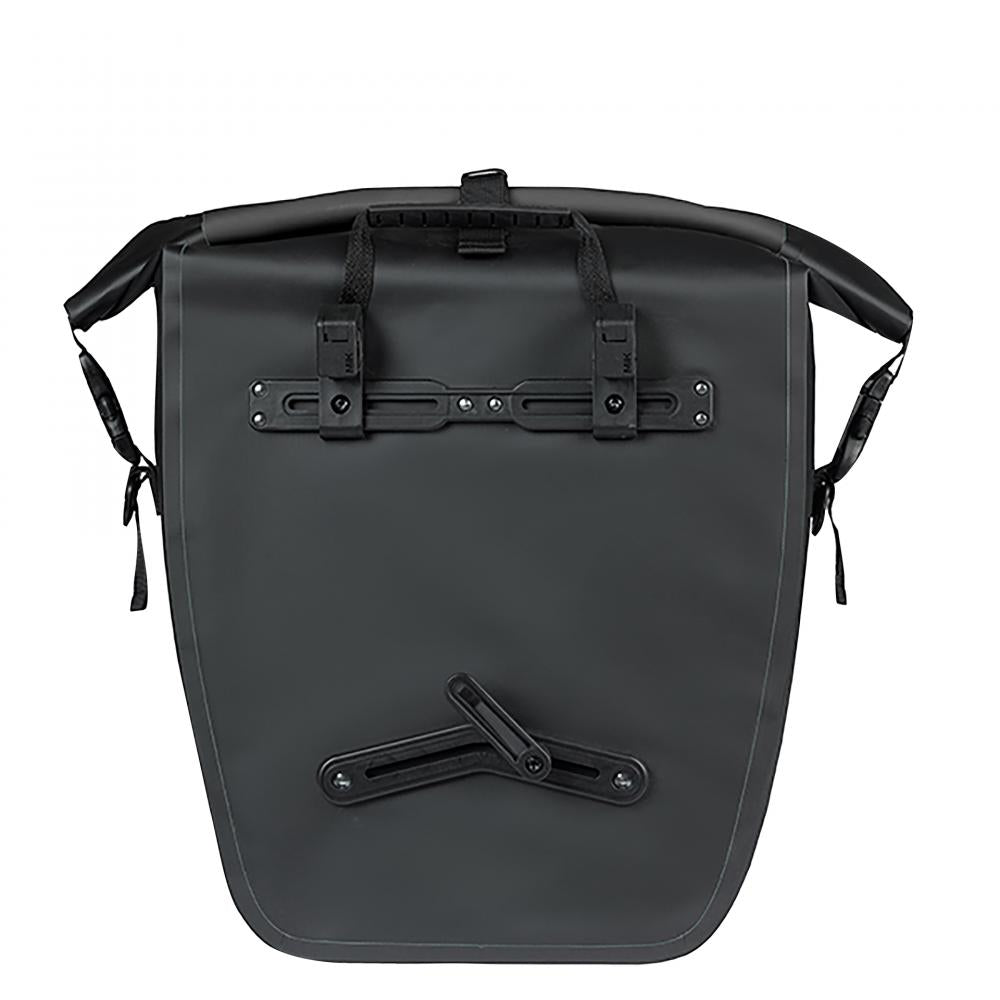 Basil Einzeltasche Rivo L schwarz 25-31L - Fahrradtasche mit MIK Hooks, wasserabweisend, große Hinterrad-Einzeltasche