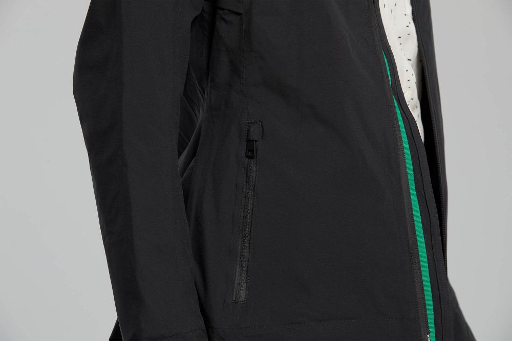 Basil Skane Damen Regenjacke schwarz, wasserdicht & atmungsaktiv, taillierter Schnitt, reflektierende Details.