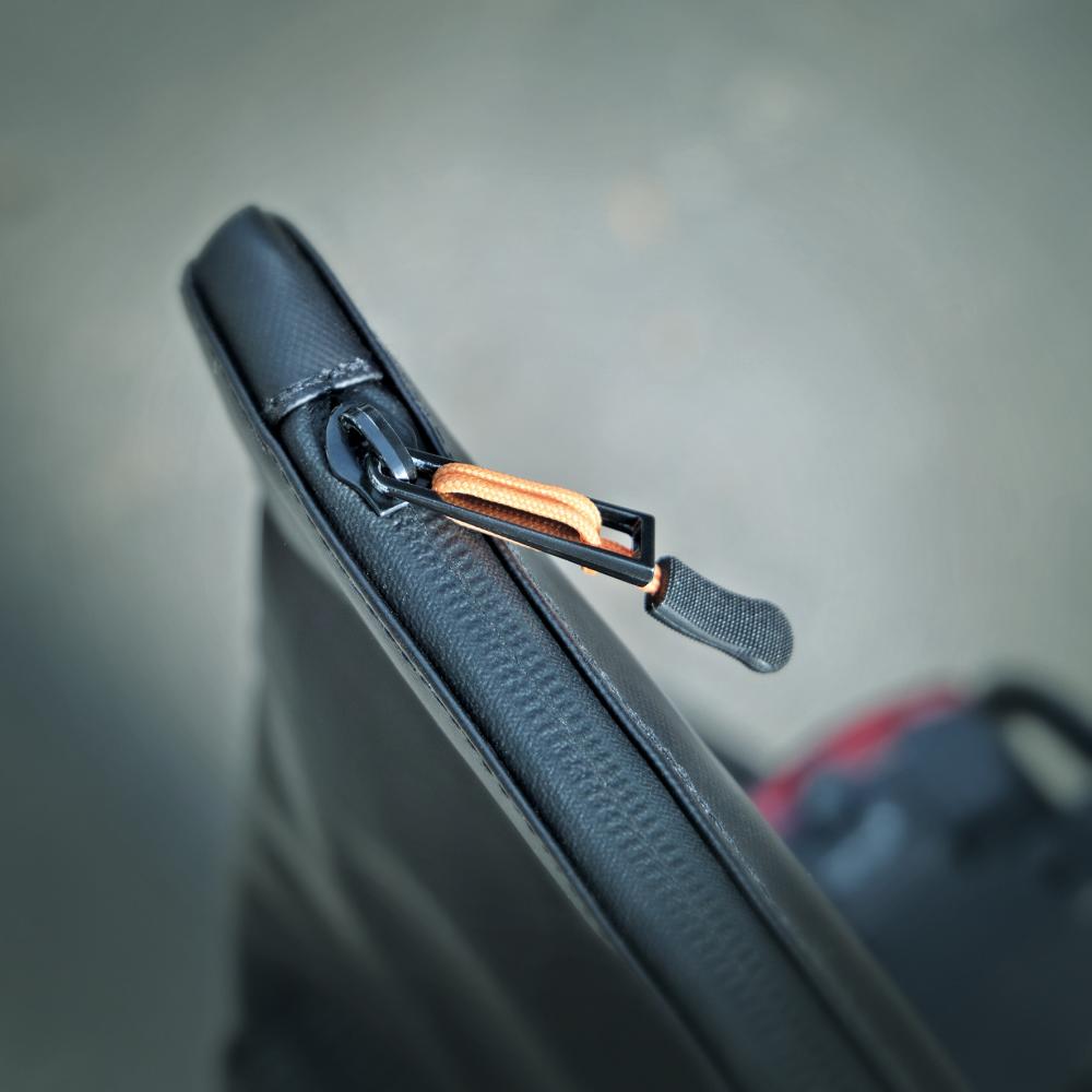 SKS Gepäckträgertasche Germany Infinity Urban Sidebag: 20 Liter wasserdichte Fahrradtasche mit Rolltop - gepolstertem 15 Laptopfach Reflektorstreifen Schultergurt 620x430x170mm schwarz