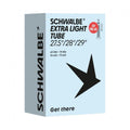 Schwalbe SV19L EXTRA LIGHT Fahrradschlauch für 27.5-29 Zoll mit SV 40mm Ventil auf Verpackung.