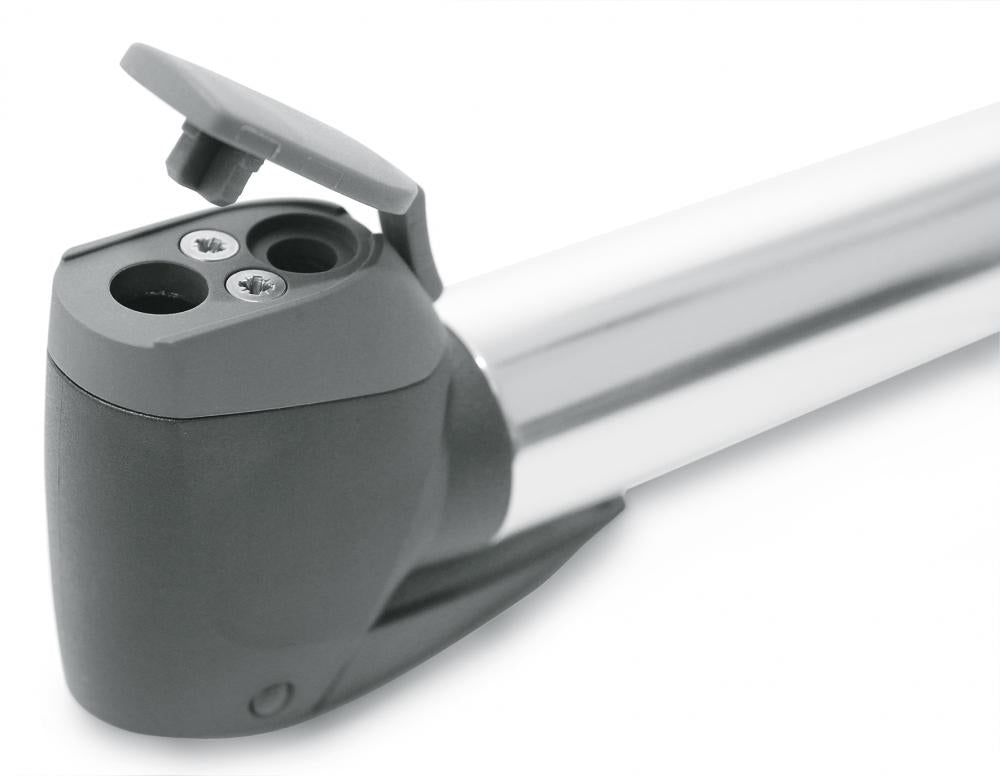 Nahaufnahme SKS Minipumpe Injex T-Zoom, Kopf mit geöffneter Klappe zeigt Presta & Schrader Ventilanschlüsse.