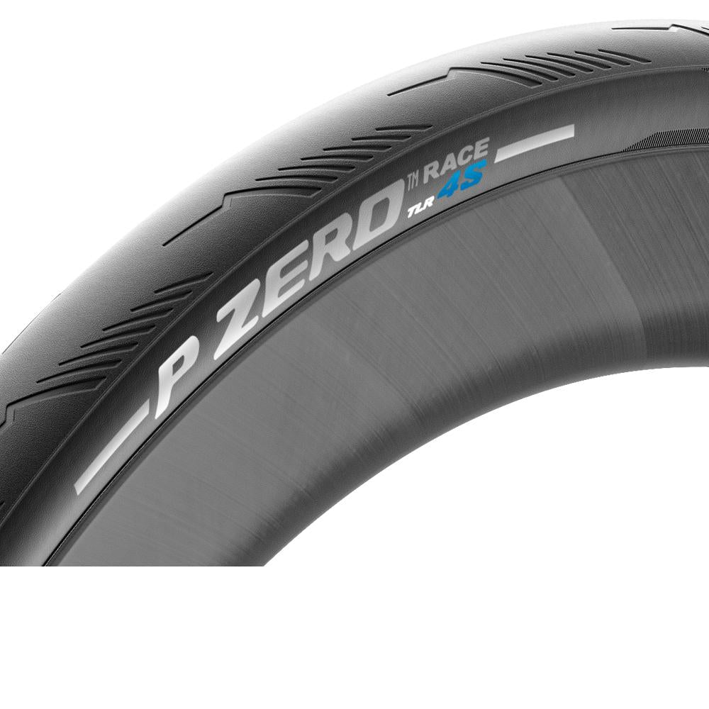 Nahaufnahme Pirelli P ZERO Race TLR 4S Rennradreifen, schwarz, Ganzjahres-Faltreifen mit Tubeless-Technologie.