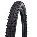 Schwalbe Rocket Ron 24x2.35" schwarzer TLE Faltreifen mit Stollenprofil und roten Akzenten.