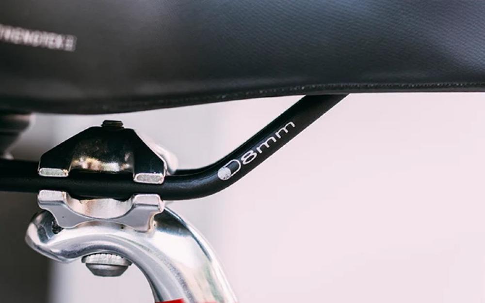 Nahaufnahme Selle Royal Torx Unisex Fahrradsattel mit D8mm Sattelstreben und Klemmung.