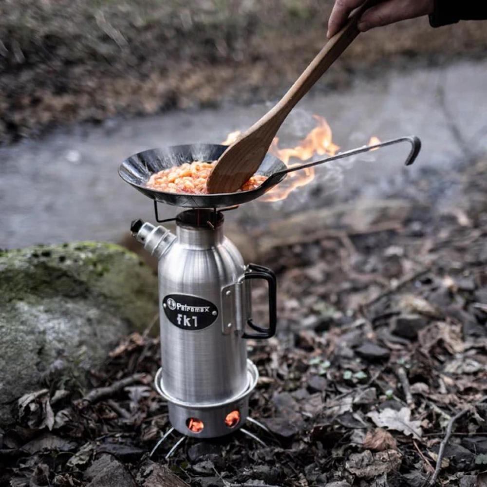Petromax Schmiedeeiserne Pfanne SP28, Ø 28 cm, für alle Herdarten und offenes Feuer, exzellente Wärmeleitfähigkeit, langlebig, natürliche Patina