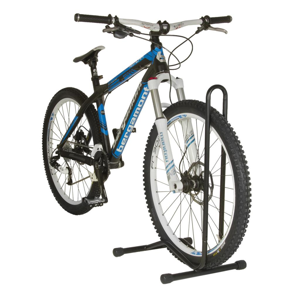 M-Wave EASYSTAND Ausstellungsständer schwarz hält ein Mountainbike stabil für Präsentation und Lagerung.