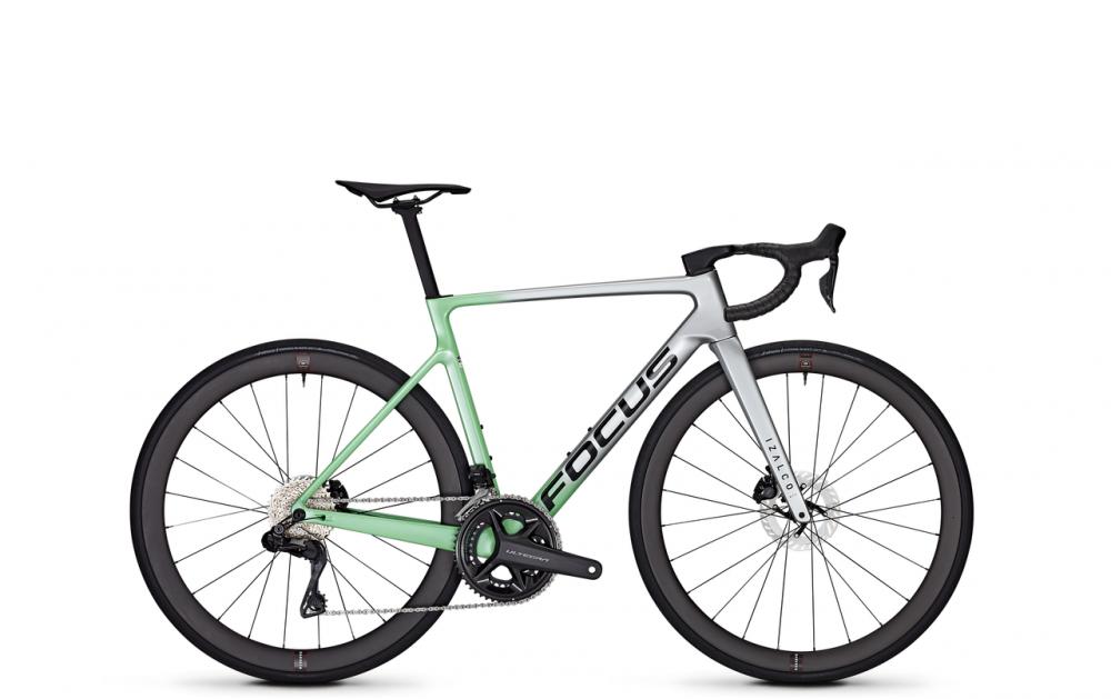 Focus IZALCO MAX 9.7 Rennrad in Grün/Silber, Carbon Aero, SRAM Rival eTap AXS, Scheibenbremse.