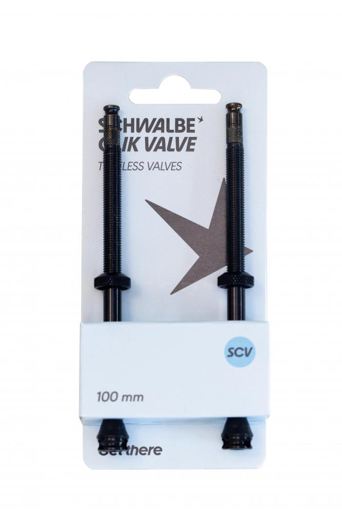 Schwalbe Tubeless Clik Valve SCV 100 mm 2er Set: Zwei innovative schwarze Fahrradventile in der Verpackung.