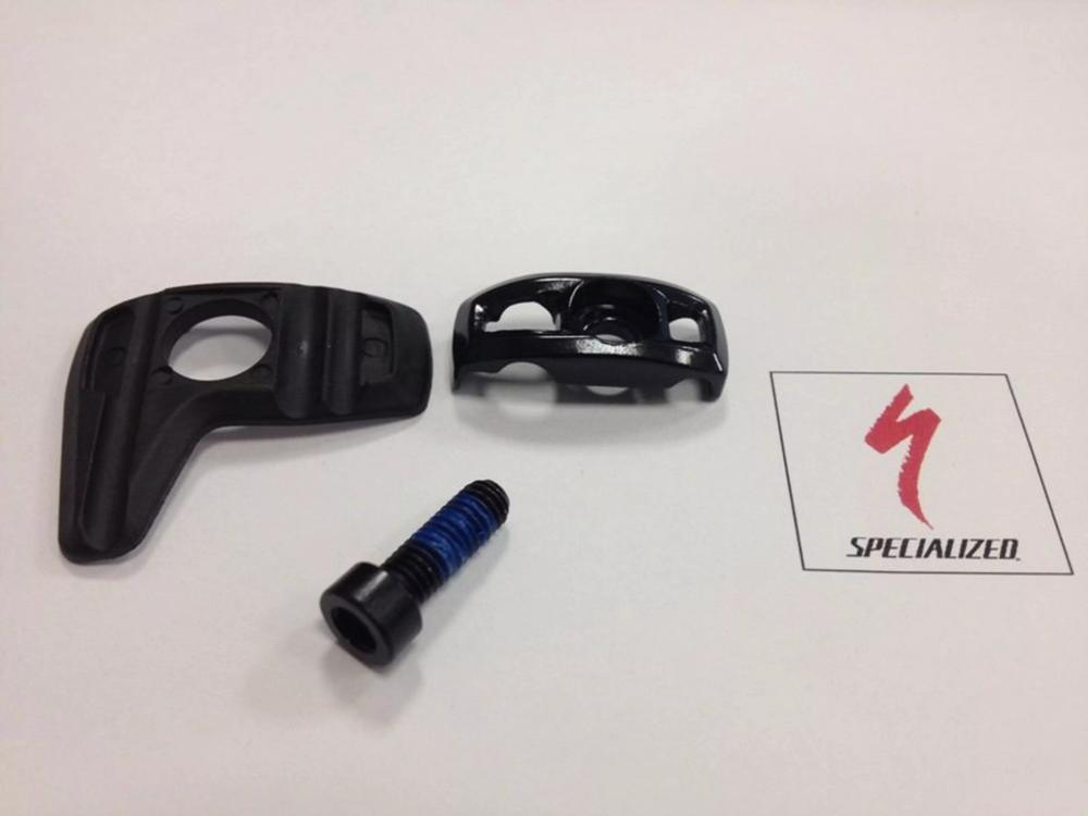 CABLE Adapterplatte CBG CABLE CLAMP - 3-CABLE (5/4/4MM) BOLT-ON DOWNTUBE CABLE GUIDE BOTTOM POSITION W/ BOLT & RUBBER MAT